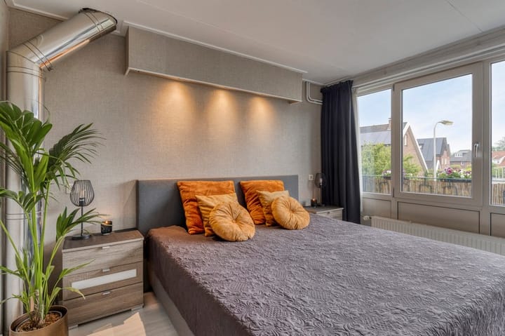 Photo 4 of Spoelsterstraat 12