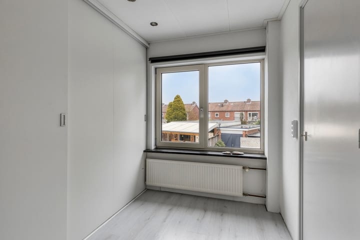 Photo 32 of Spoelsterstraat 12