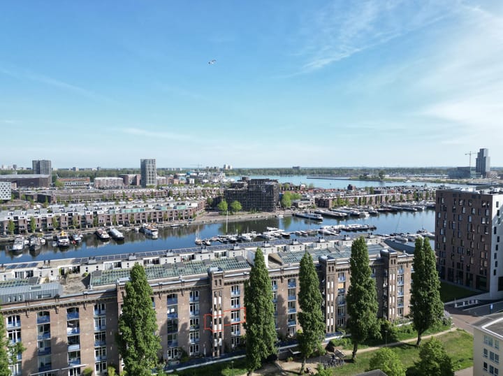 Bekijk foto van Zeeburgerkade 658