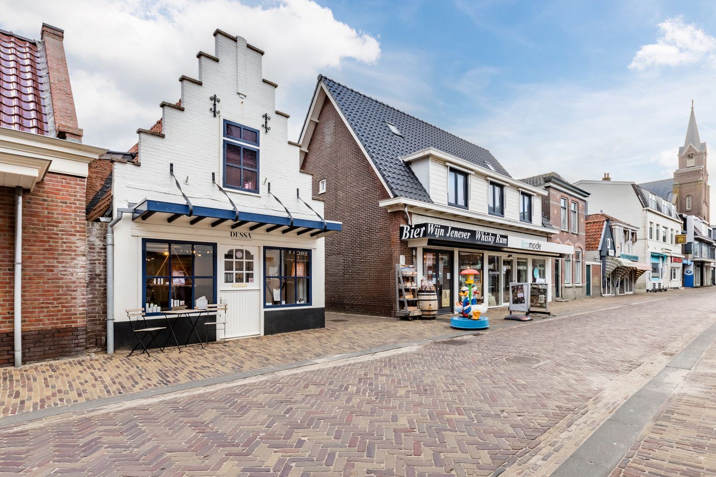 View photo 3 of Voorstraat 130