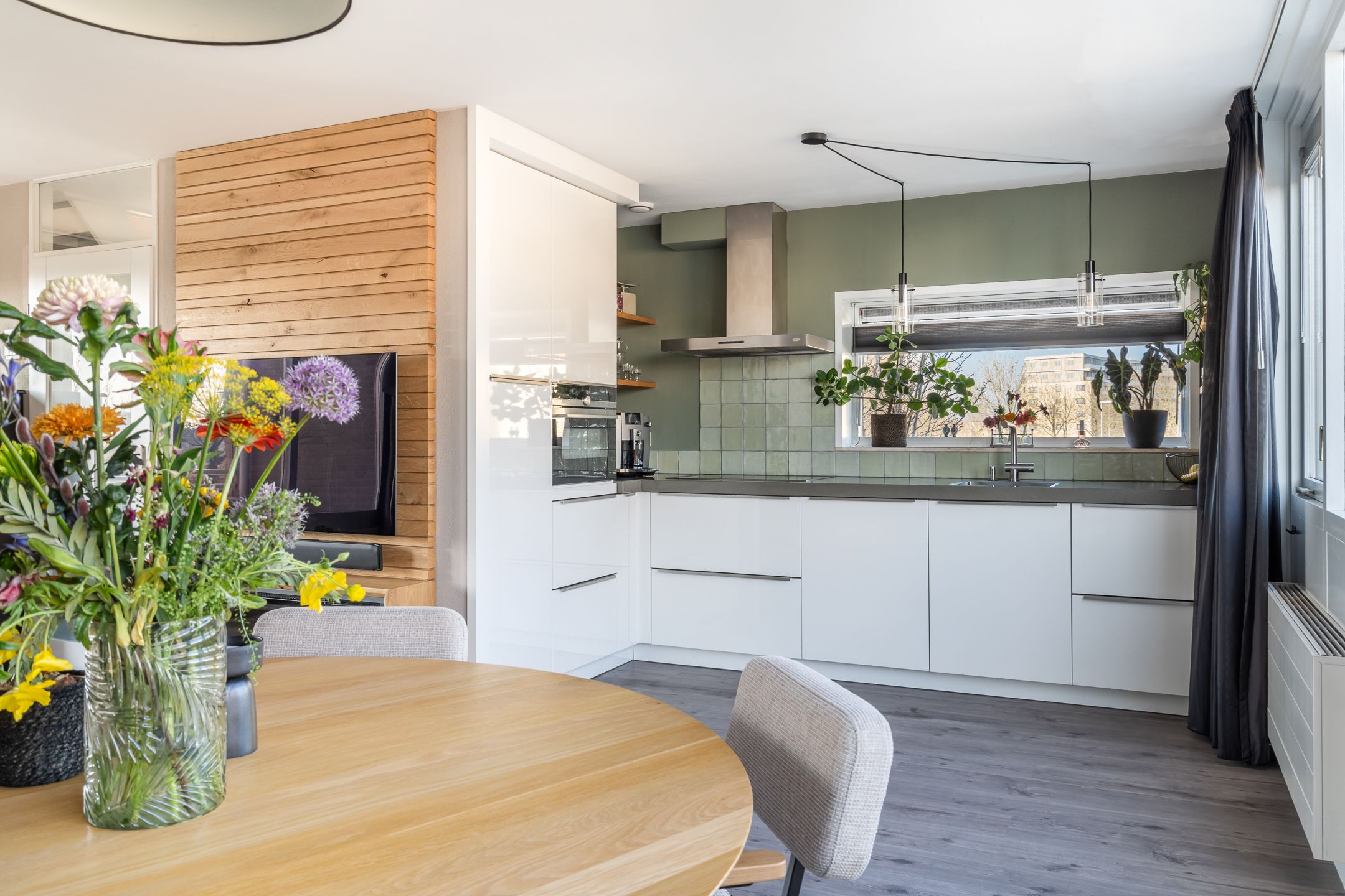 Photo 51 of Jan van Henegouwenstraat 52