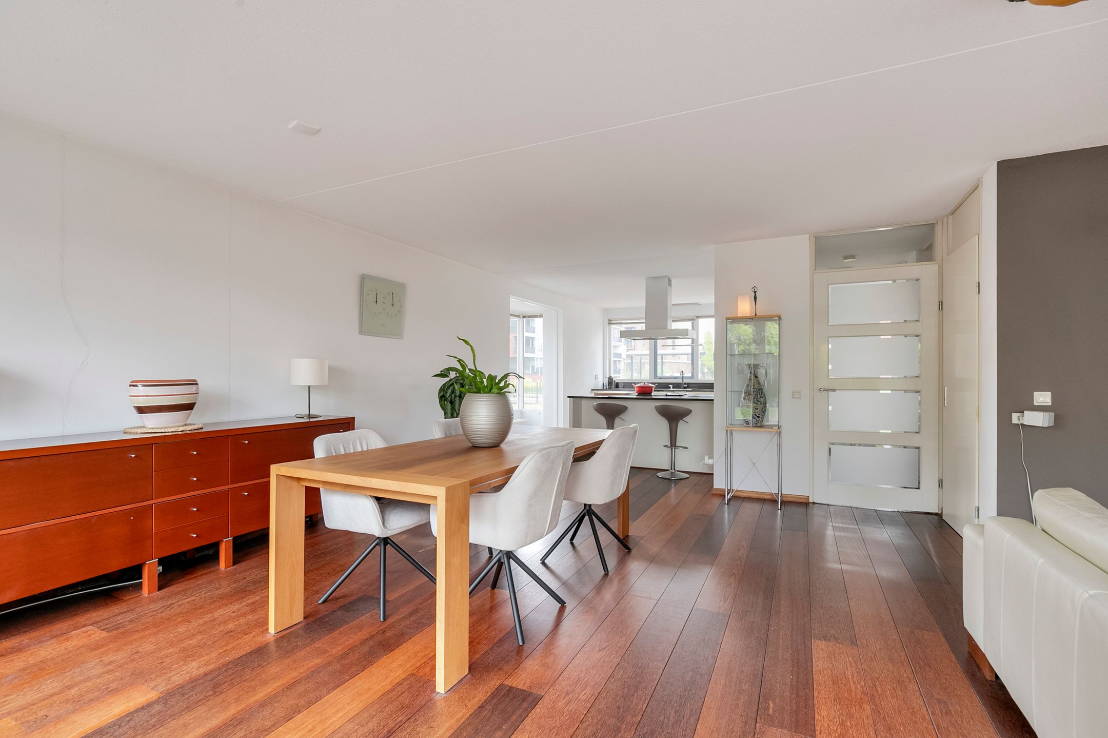 Foto 12 van Regenboog 163