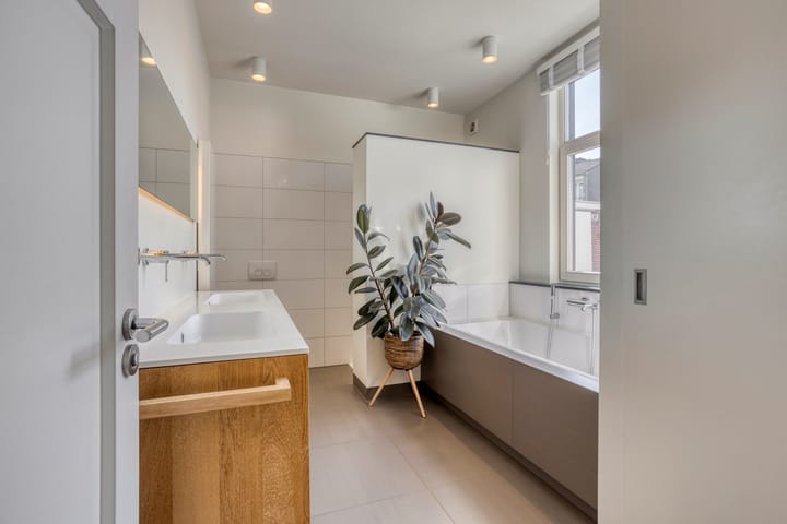 Foto 22 van Lochterstraat 25