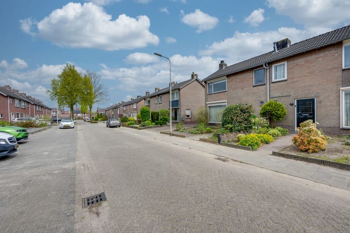 Photo 2 of Veldstraat 17