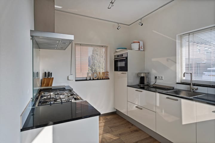 Photo 3 of Van Brederodestraat 14