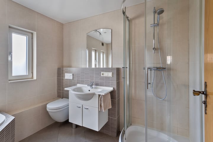 Photo 4 of Van Brederodestraat 14