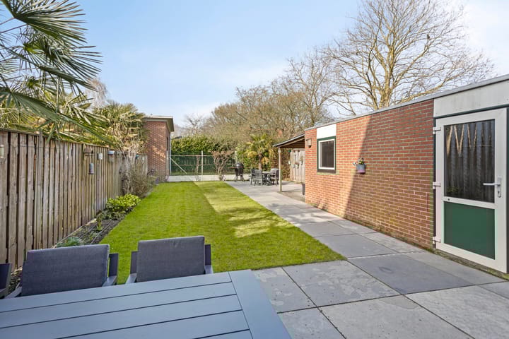 Photo 6 of Van Brederodestraat 14