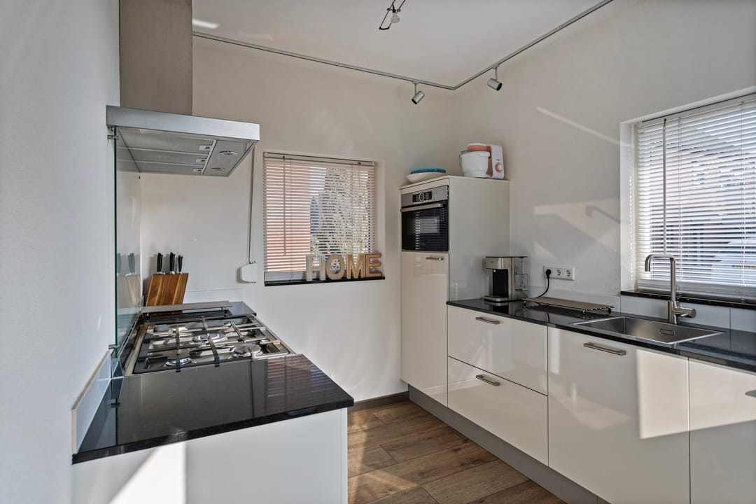 Foto 13 van Van Brederodestraat 14