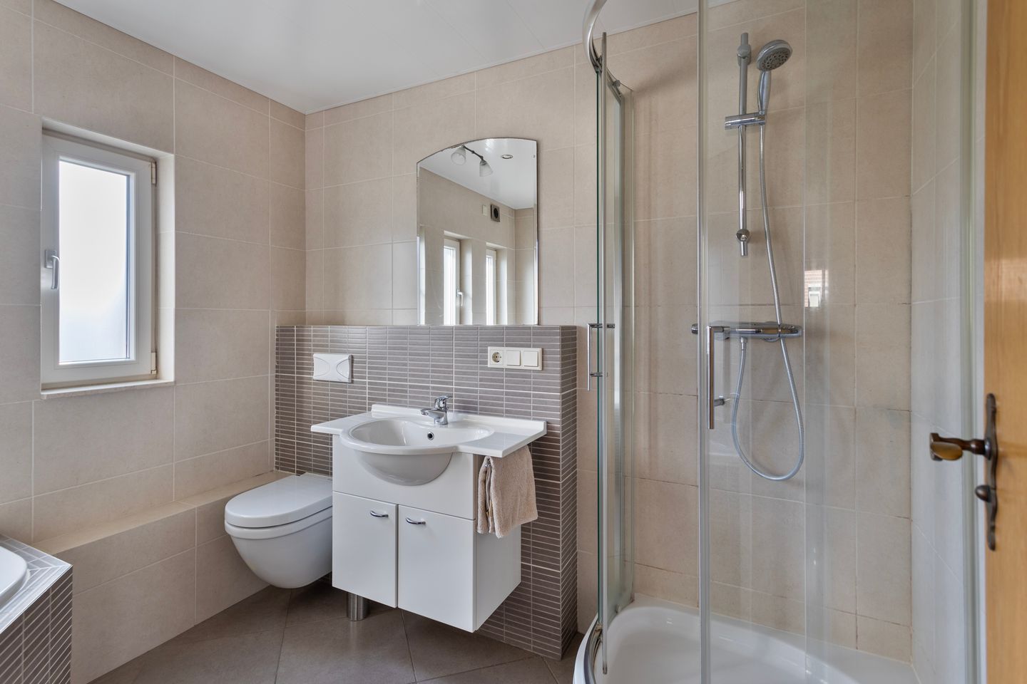 Foto 20 van Van Brederodestraat 14