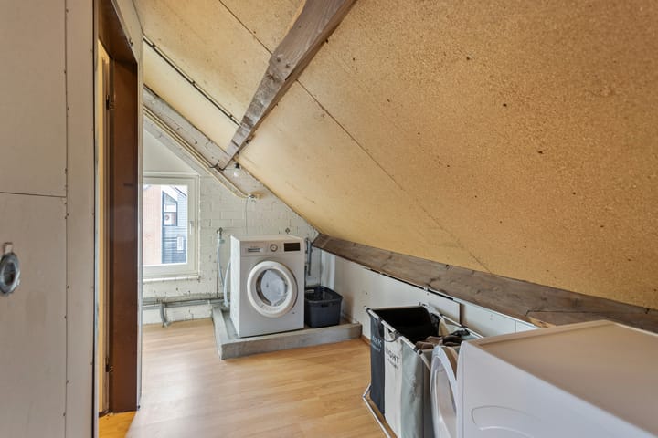 Photo 24 of Van Brederodestraat 14