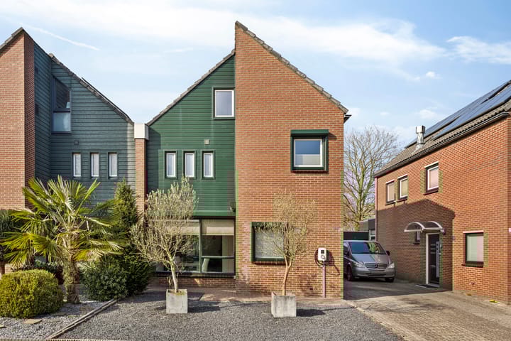 Photo 29 of Van Brederodestraat 14