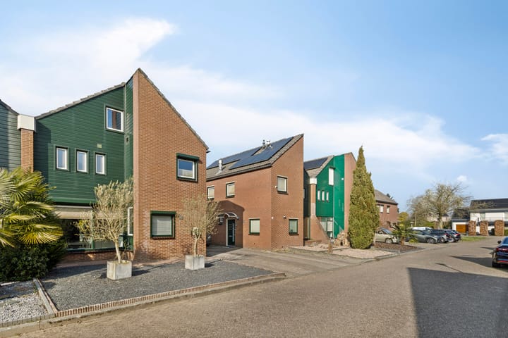 Photo 30 of Van Brederodestraat 14