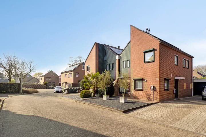 Photo 31 of Van Brederodestraat 14