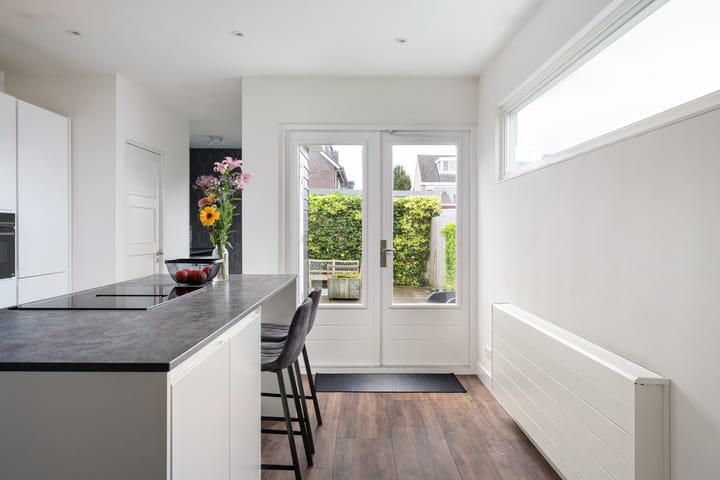 Photo 9 of Admiraal de Ruyterstraat 105