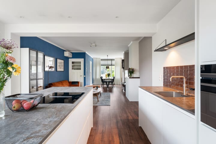 Photo 12 of Admiraal de Ruyterstraat 105