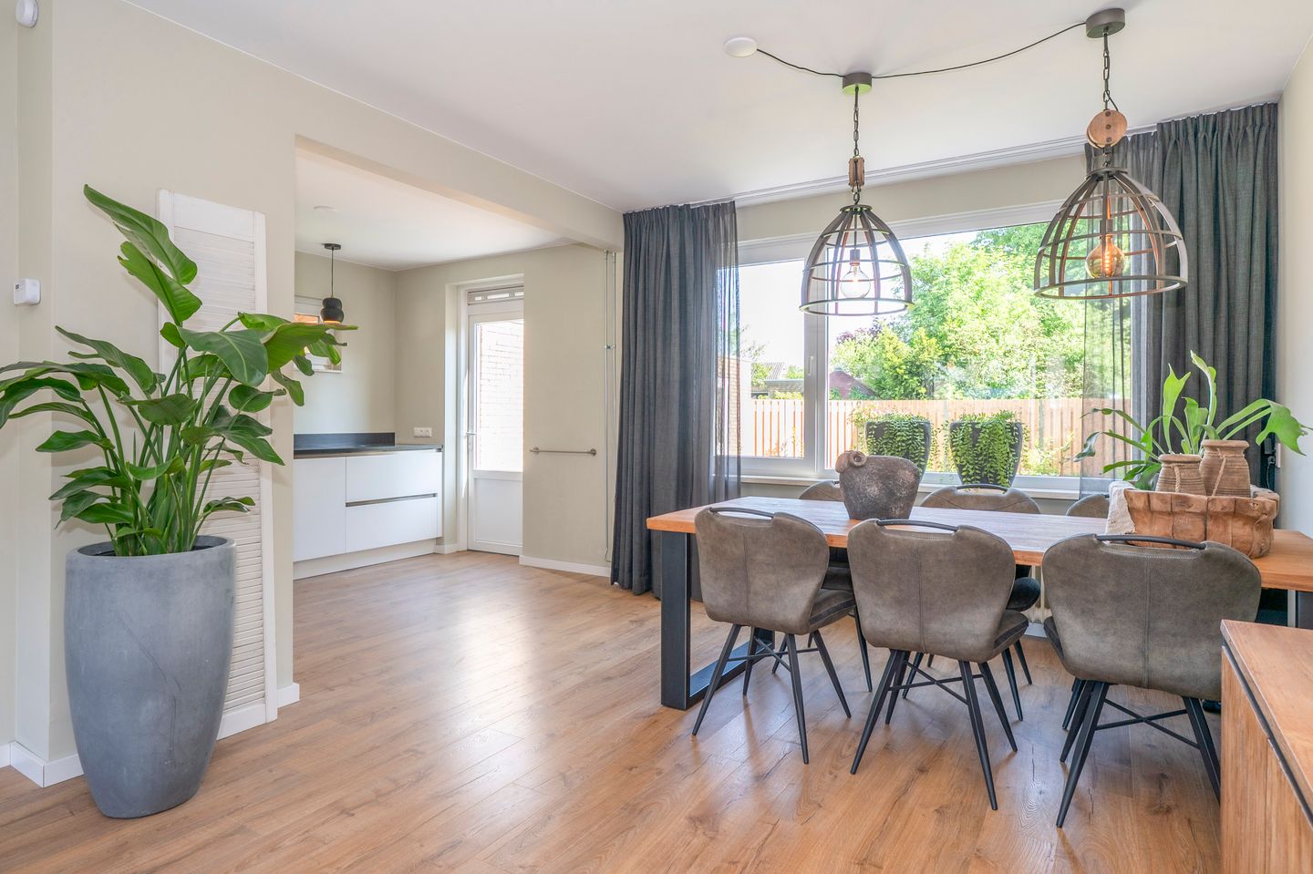 Foto 19 van Burg. Paulssenstraat 12