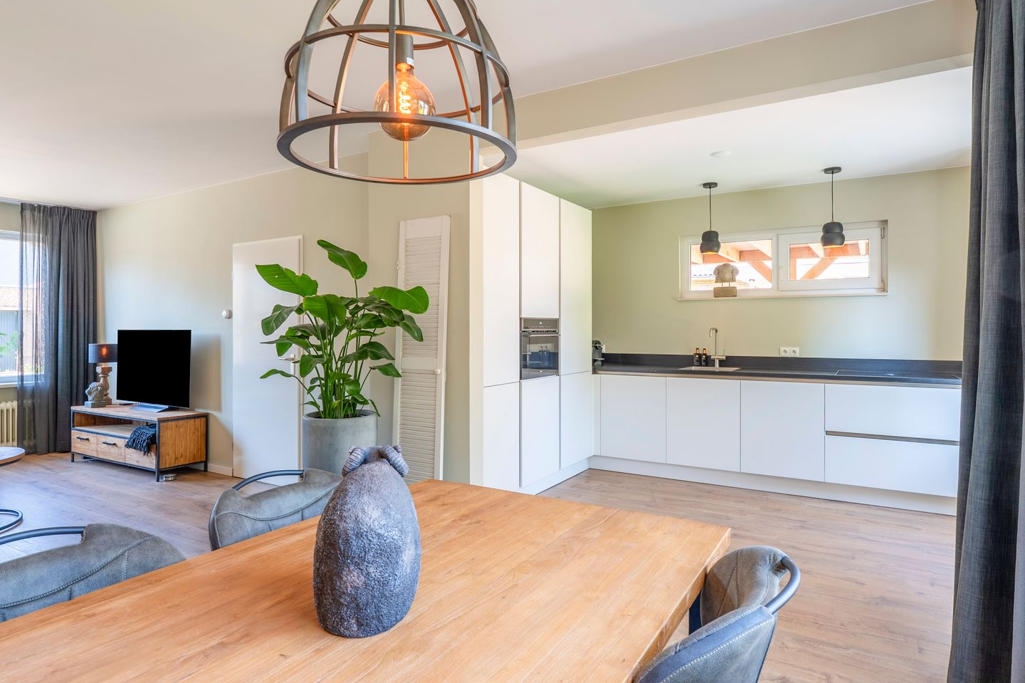 Foto 20 van Burg. Paulssenstraat 12