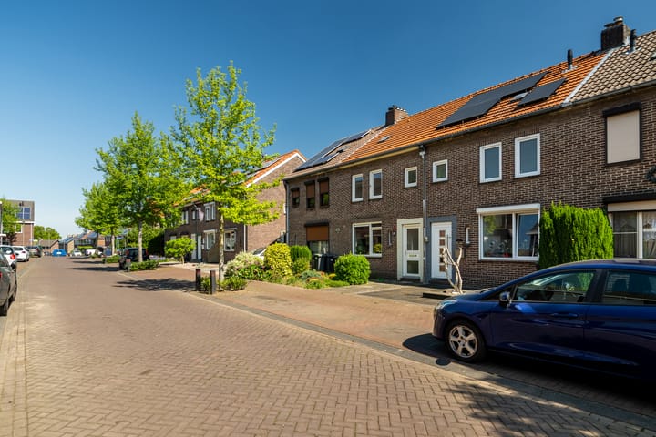 Foto 28 van Russelstraat 15