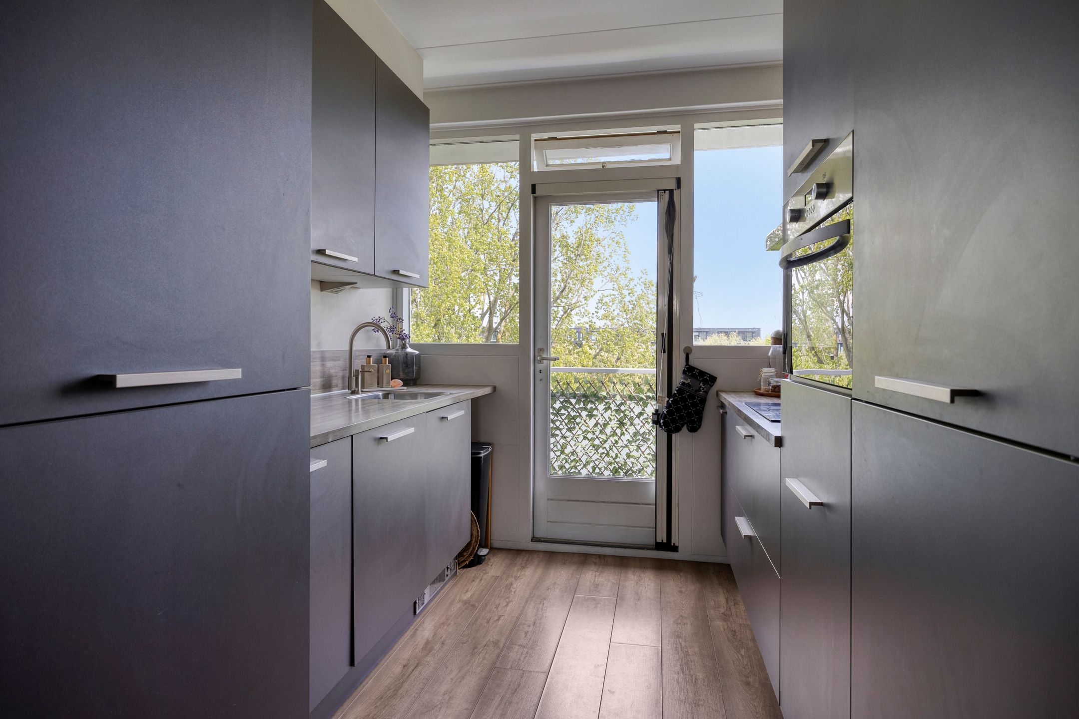 Photo 12 of Van der Helmstraat 438