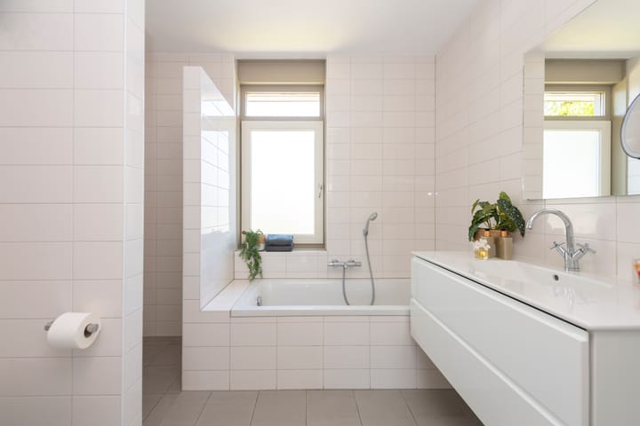 Foto 27 van Bernard Leenestraat 9