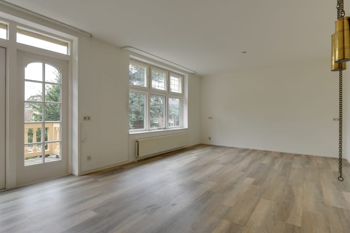 Foto 8 van Kennemerstraatweg 2-S