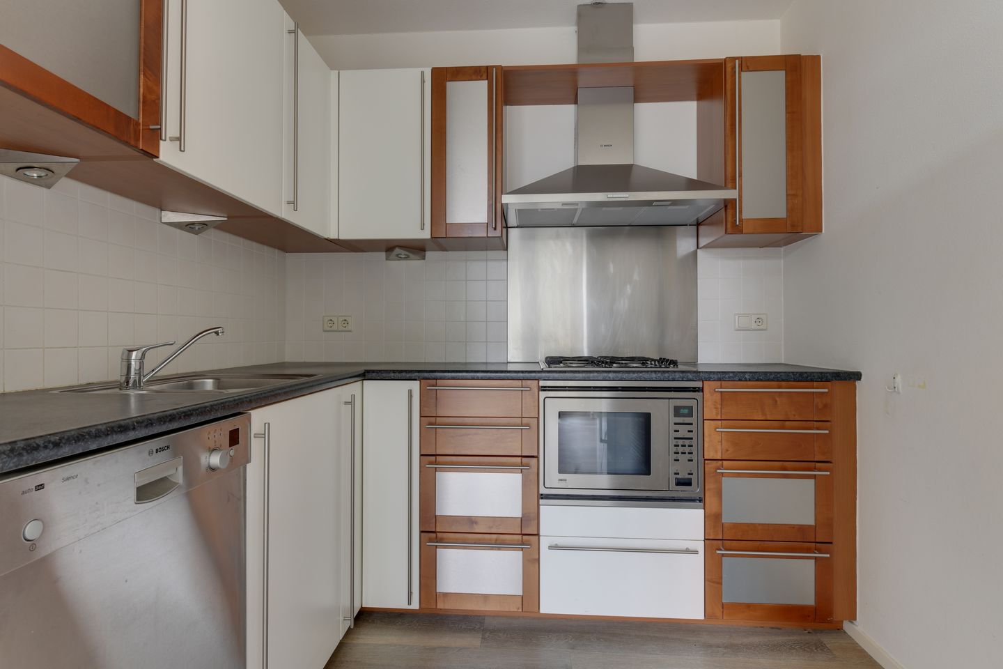 Foto 10 van Kennemerstraatweg 2-S