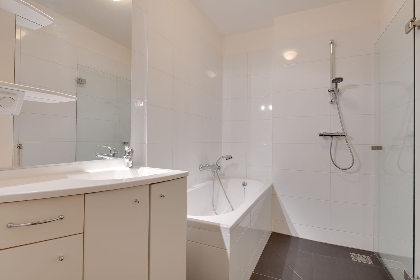 Foto 14 van Kennemerstraatweg 2-S