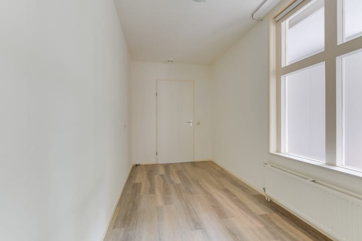 Foto 18 van Kennemerstraatweg 2-S