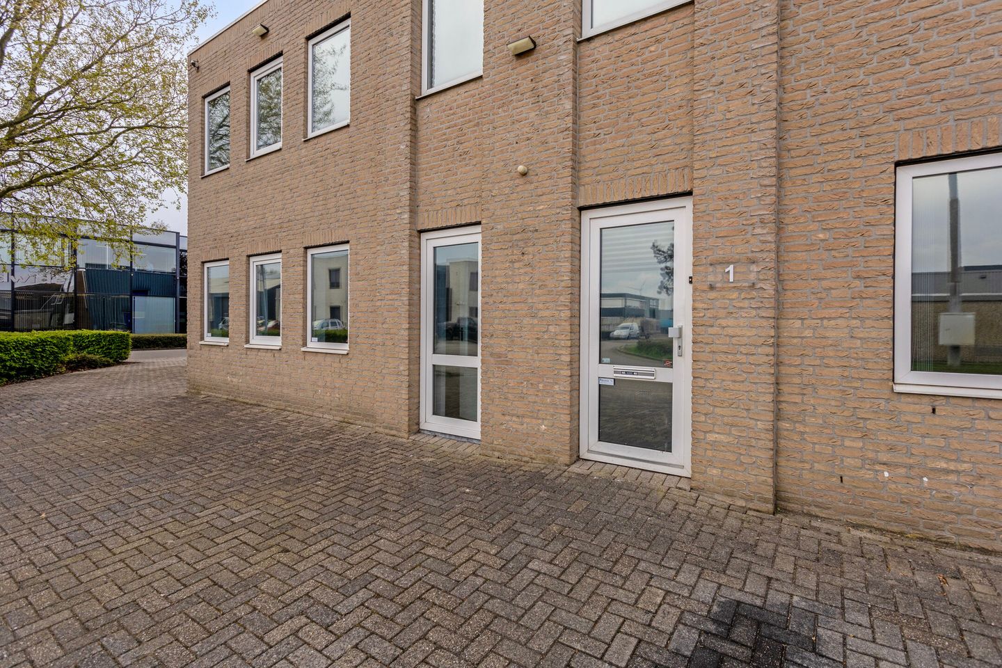 View photo 2 of Nijverheidsweg 1