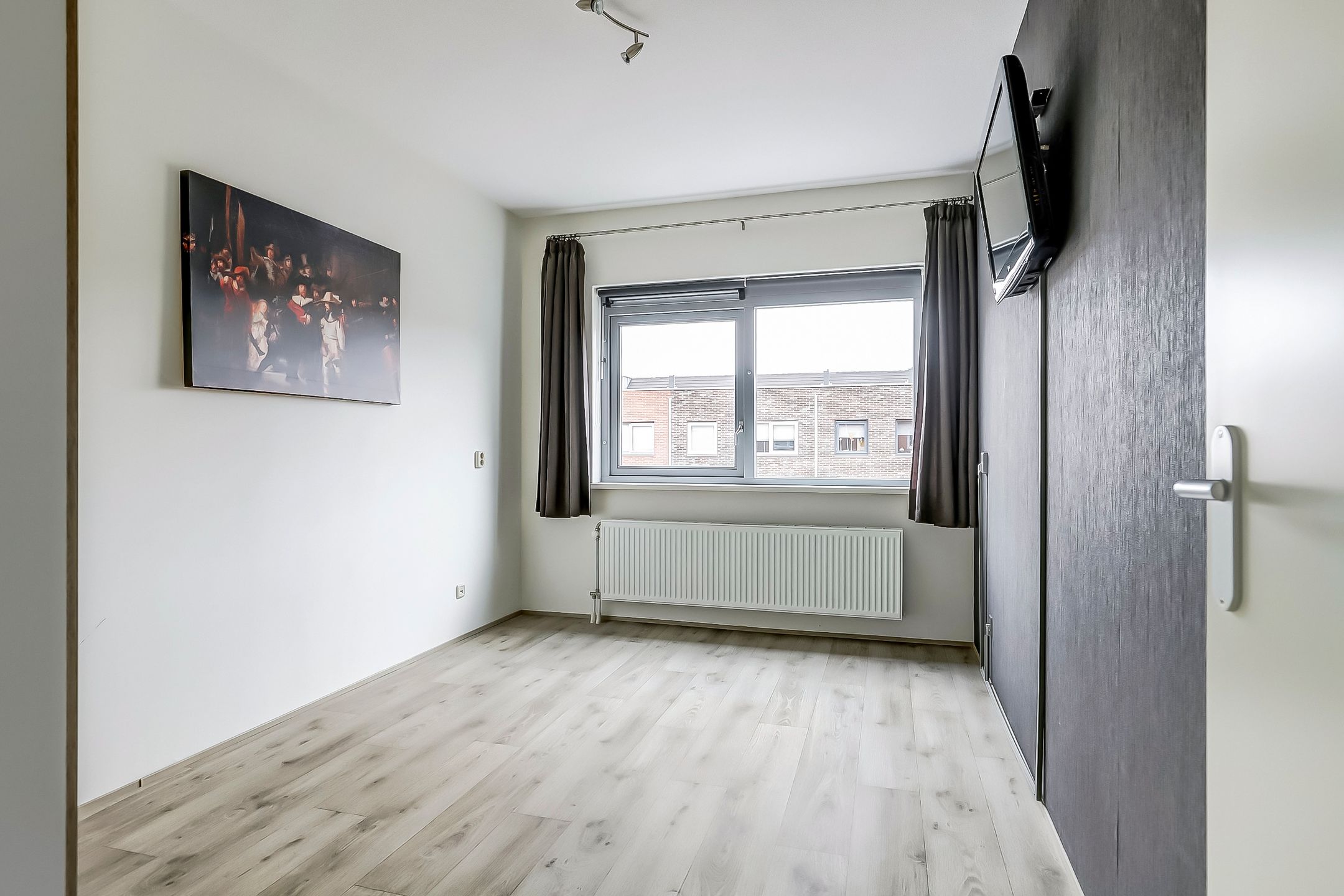 Photo 3 of Nevenspoor 18