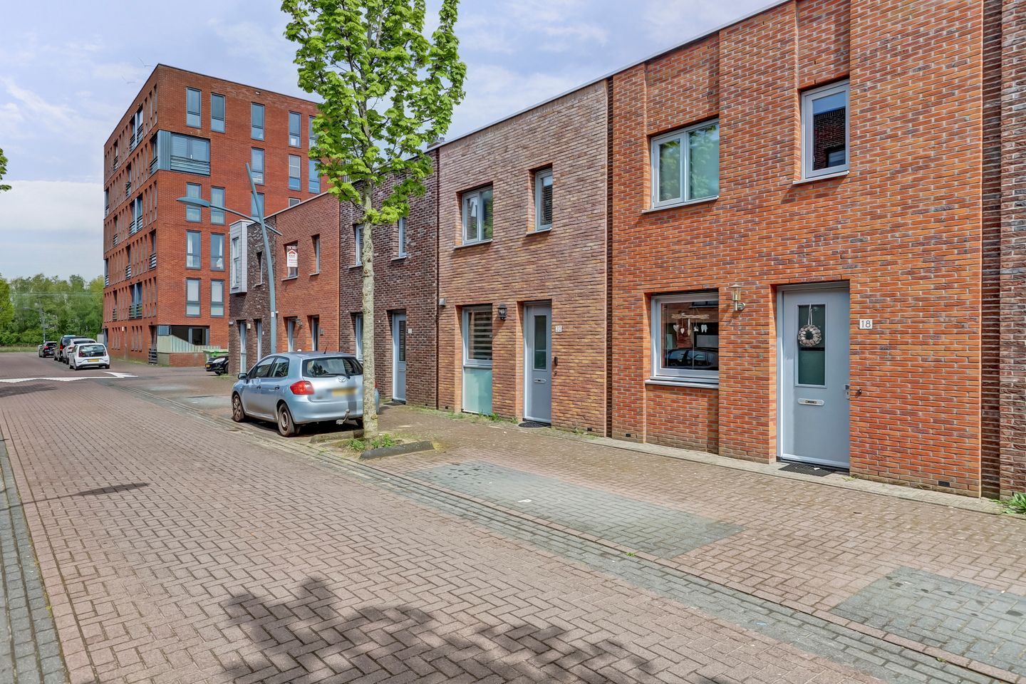 Photo 5 of Nevenspoor 18