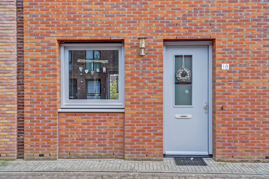 Photo 7 of Nevenspoor 18