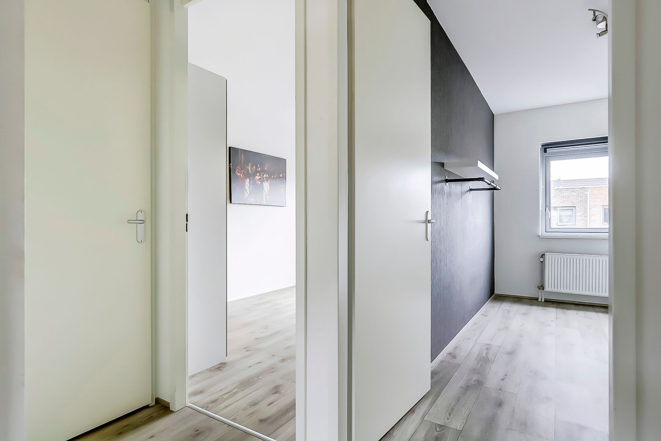 Photo 21 of Nevenspoor 18