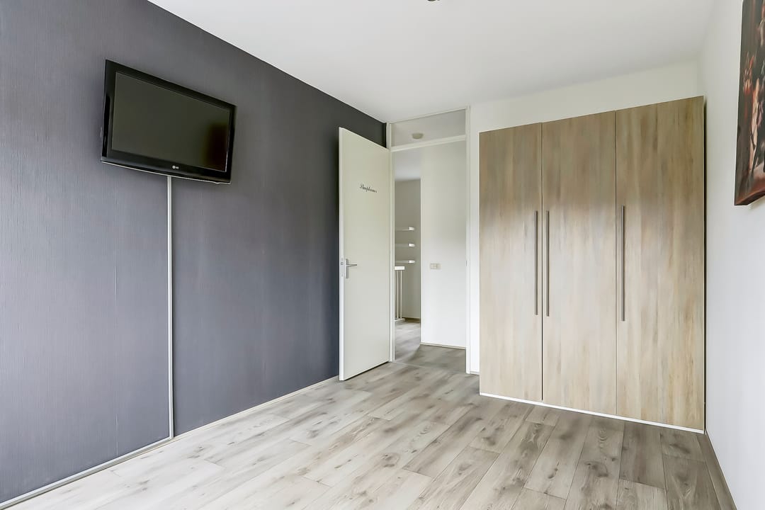 Photo 22 of Nevenspoor 18