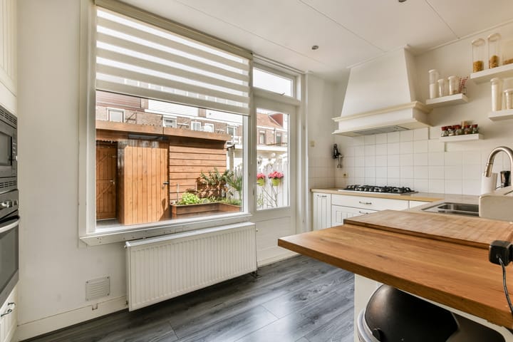 Photo 11 of Constantijn Huygensstraat 54