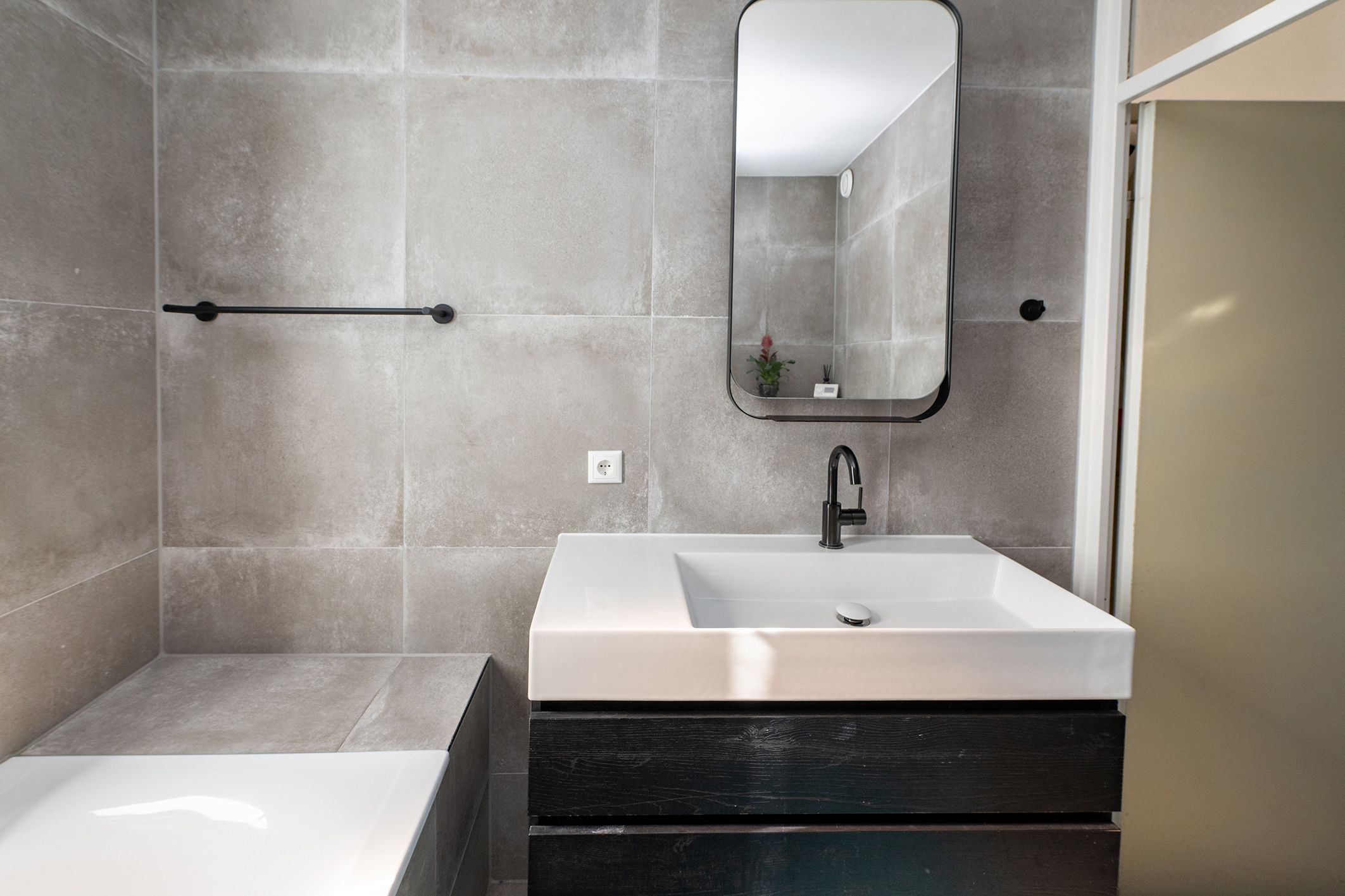 Photo 18 of Van Limburg Stirumware 20