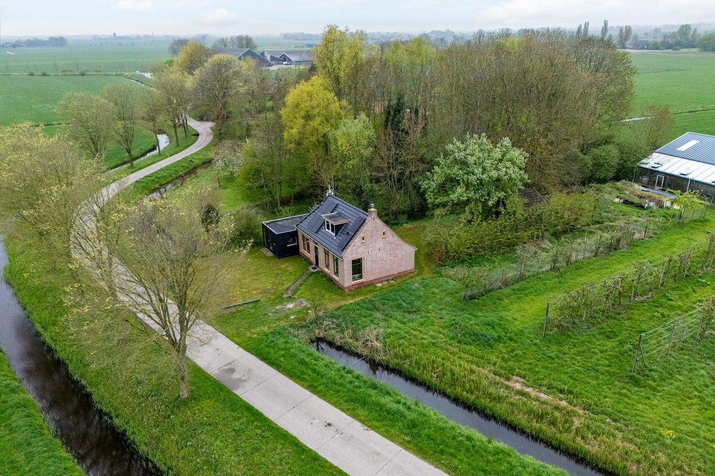 Foto 5 van Weardebuorsterwei 12