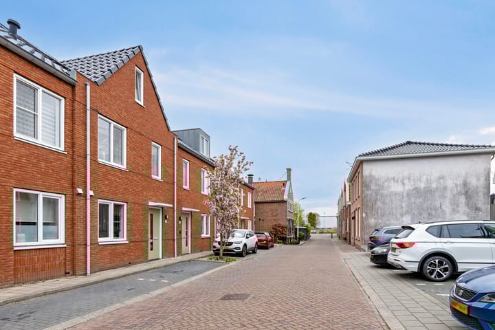 Photo 28 of Breedweer 4-D