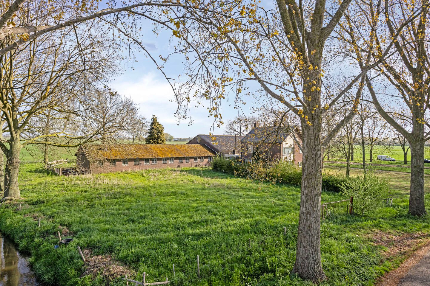 View photo 4 of Veldweg 3
