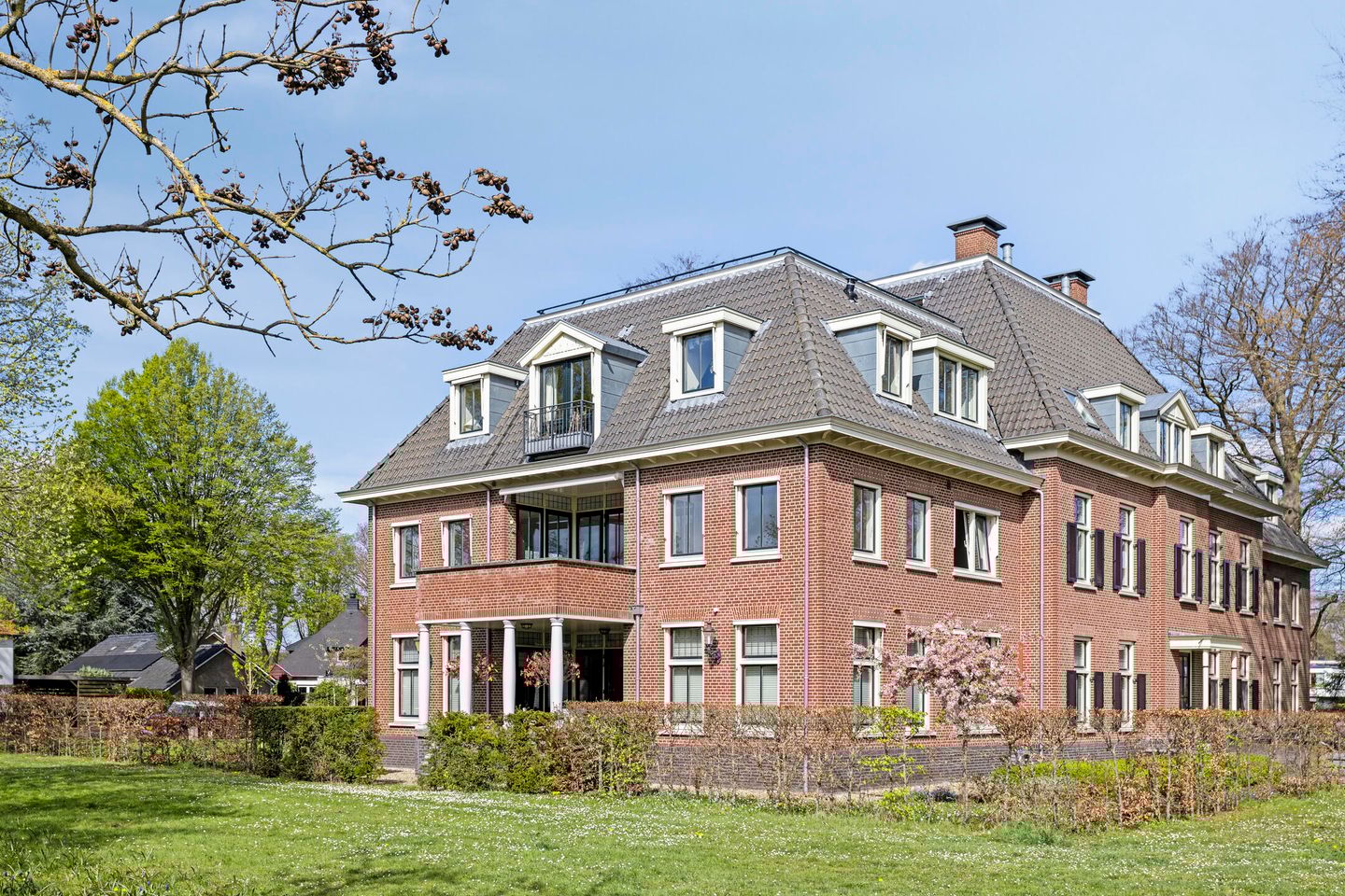 Photo 49 of Westronde 21