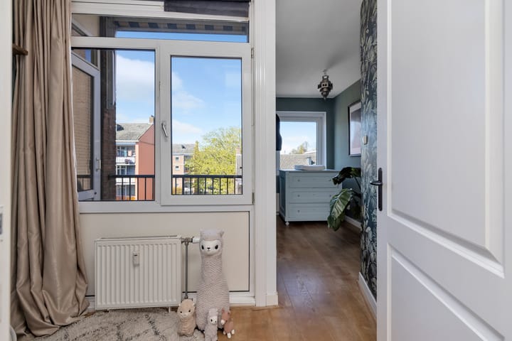 Foto 21 van Van Mourik Broekmanstraat 20-3