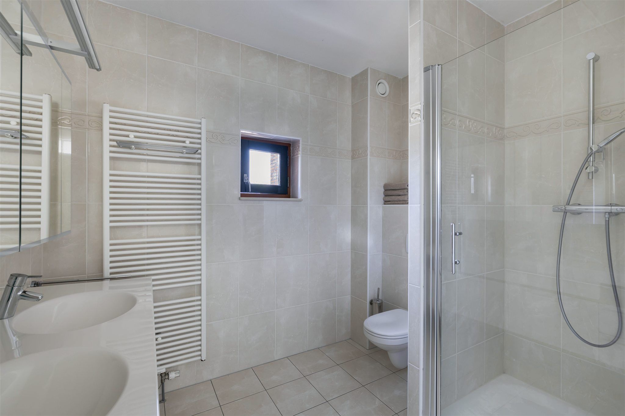 Foto 33 van van den Broekestraat 14