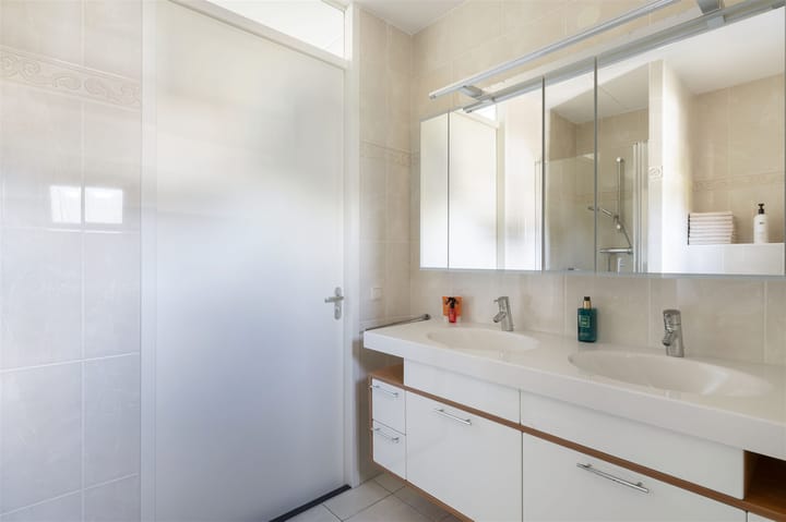 Foto 34 van van den Broekestraat 14