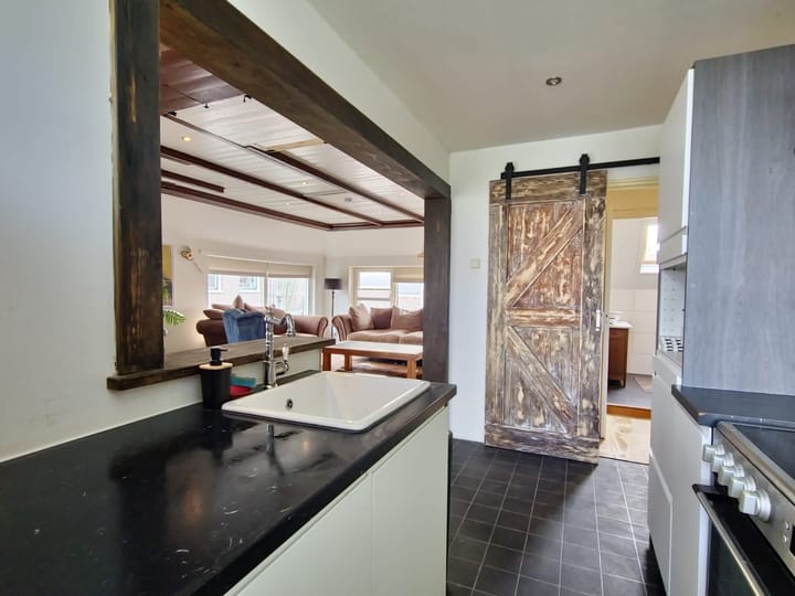 Foto 10 van Middenweg 152-A