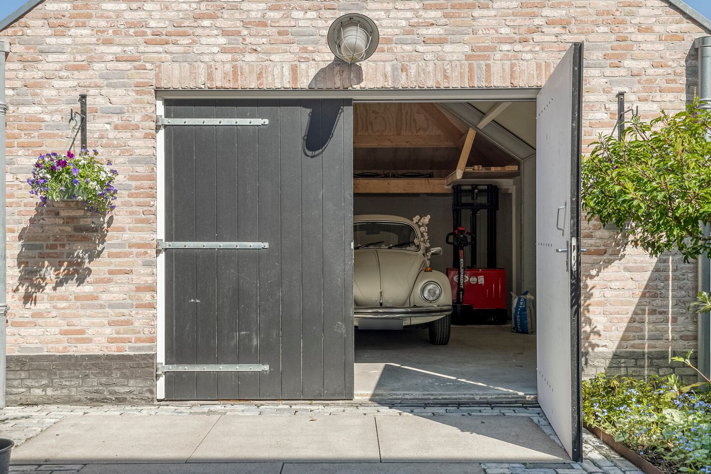 Photo 14 of Hugo van Voorneweg 58