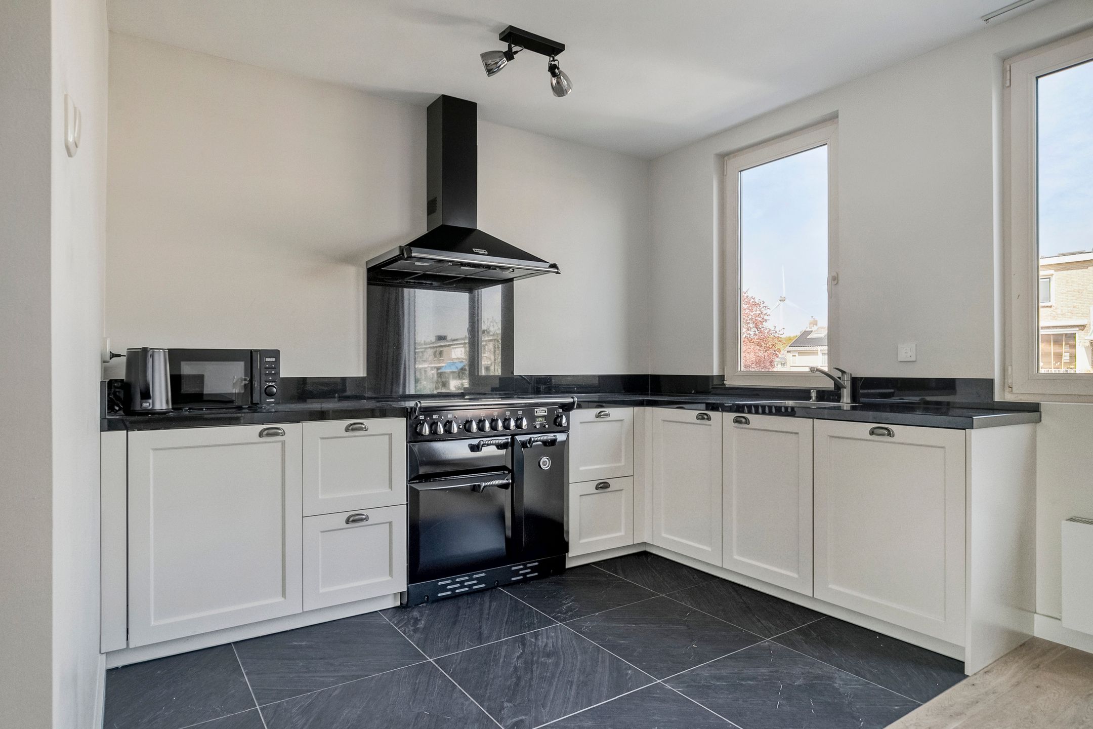 Photo 21 of Hugo van Voorneweg 58