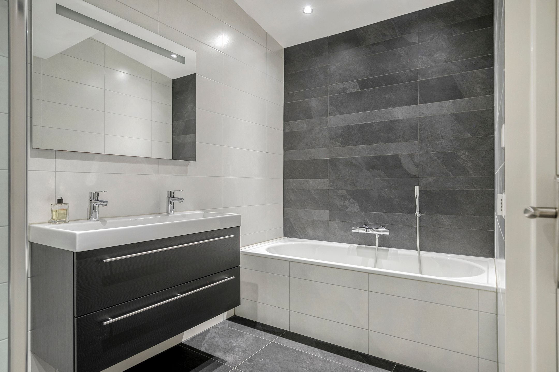 Photo 30 of Hugo van Voorneweg 58