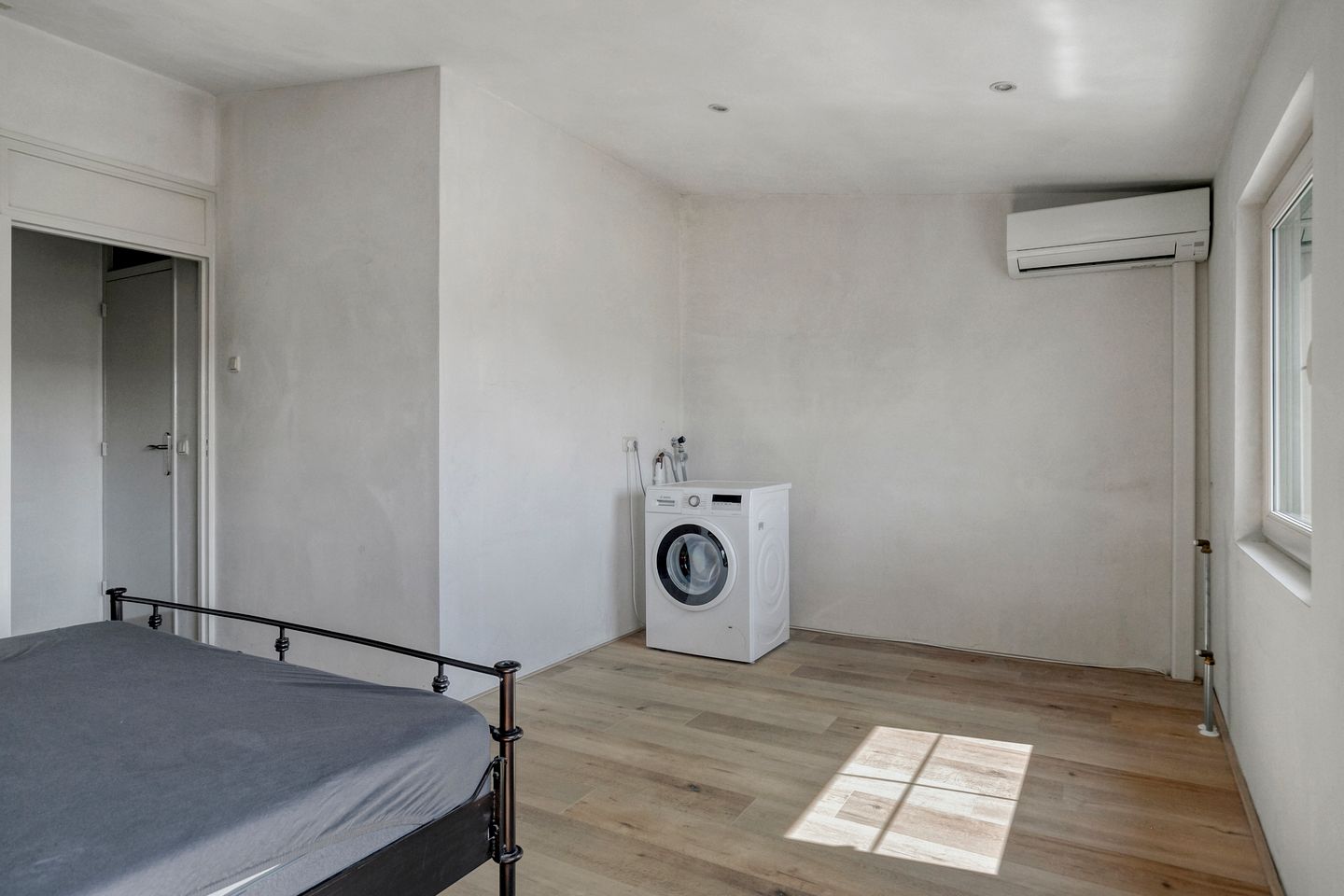 Photo 35 of Hugo van Voorneweg 58