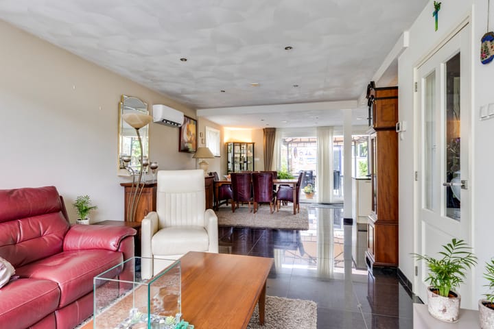 Foto 2 van Airbornelaan 81