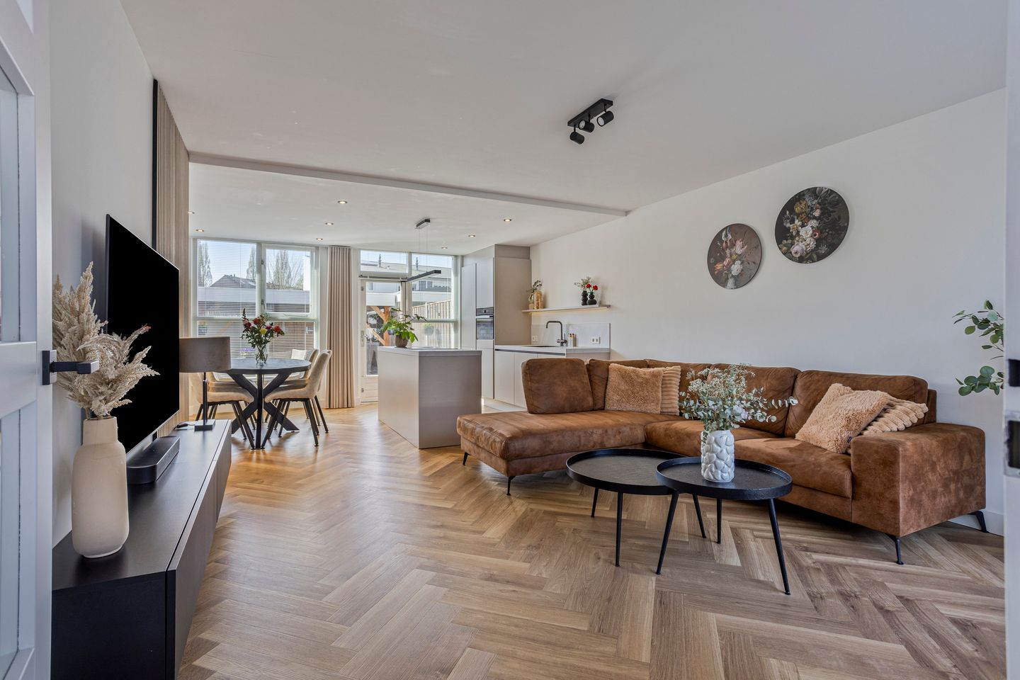 Photo 4 of Burgemeester van Lokvenstraat 52